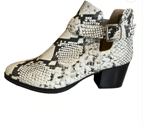 Boots: BP Snakeskin Ankle Boots|Color: Black & White| Size: 9.5